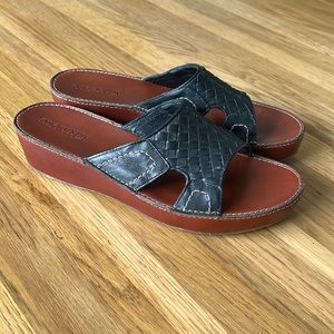 Sperry sandal with heel